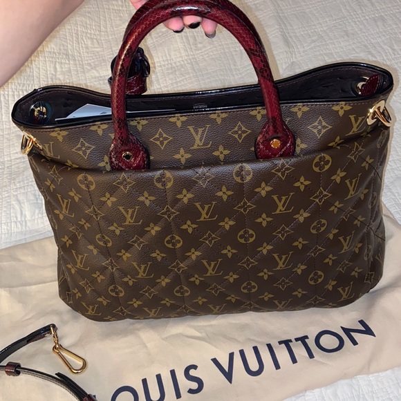 Louis Vuitton Quilted exotic bag🦄🦄🦄1HR price ⬇️ - Picture 3 of 16